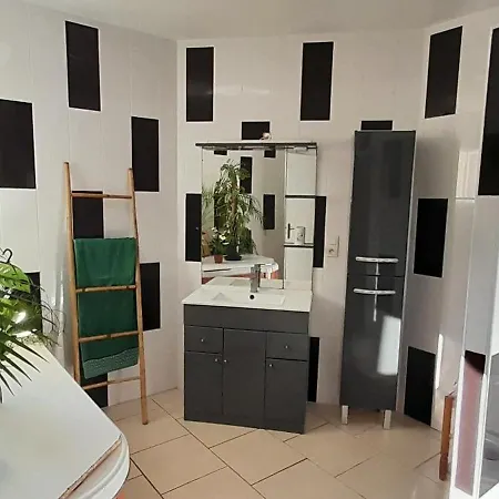 Casa de Férias Maison Spacieuse Avec Piscine Et Jardin