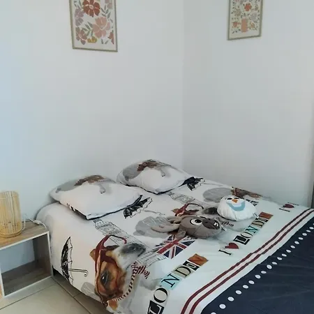 Maison Spacieuse Avec Piscine Et Jardin Casa de Férias *