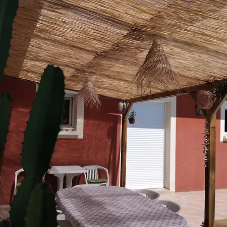 Maison Spacieuse Avec Piscine Et Jardin Casa de Férias *