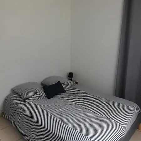 Дом отдыха Maison Spacieuse Avec Piscine Et Jardin Уртен