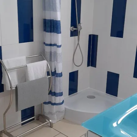 Holiday home Maison Spacieuse Avec Piscine Et Jardin *