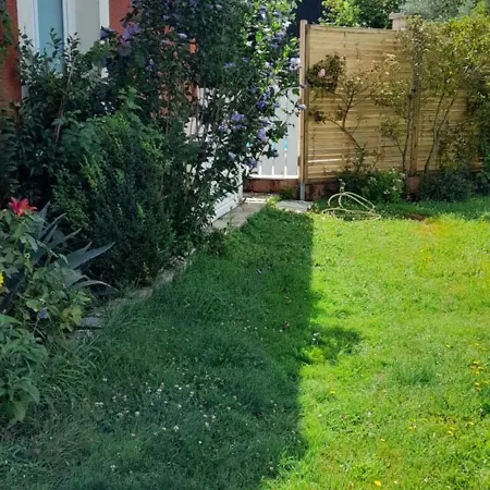 Holiday home Maison Spacieuse Avec Piscine Et Jardin *