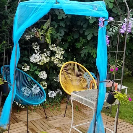 Holiday home Maison Spacieuse Avec Piscine Et Jardin Hourtin
